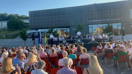 Glasbeni večer s Policijskim orkestrom in gostom Gregorjem Ravnikom